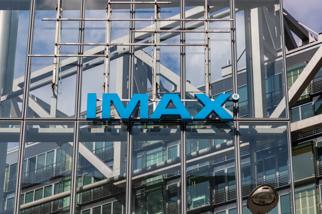 IMAX 标志和建筑。